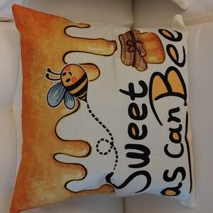 NWOT 2 PILLOWS